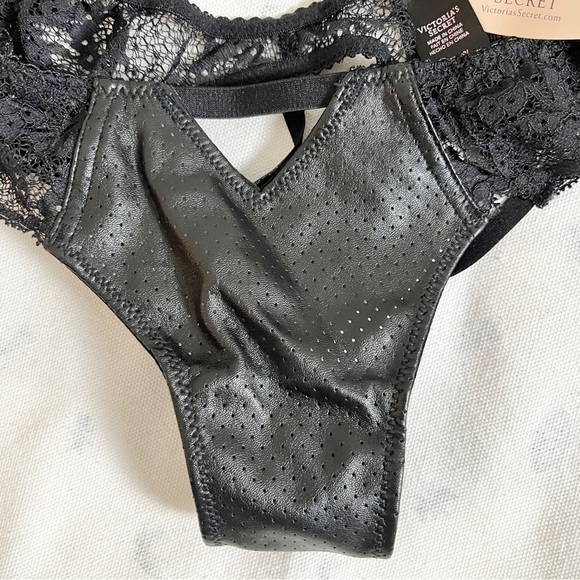 Lot of 3 Victoria's Secret Slightly Padded Bras + 1 Free NWT Thong - Size 32B - Picture 15 of 16